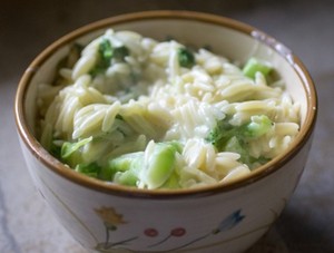 Cheesy brocolli orzo 1 600x400